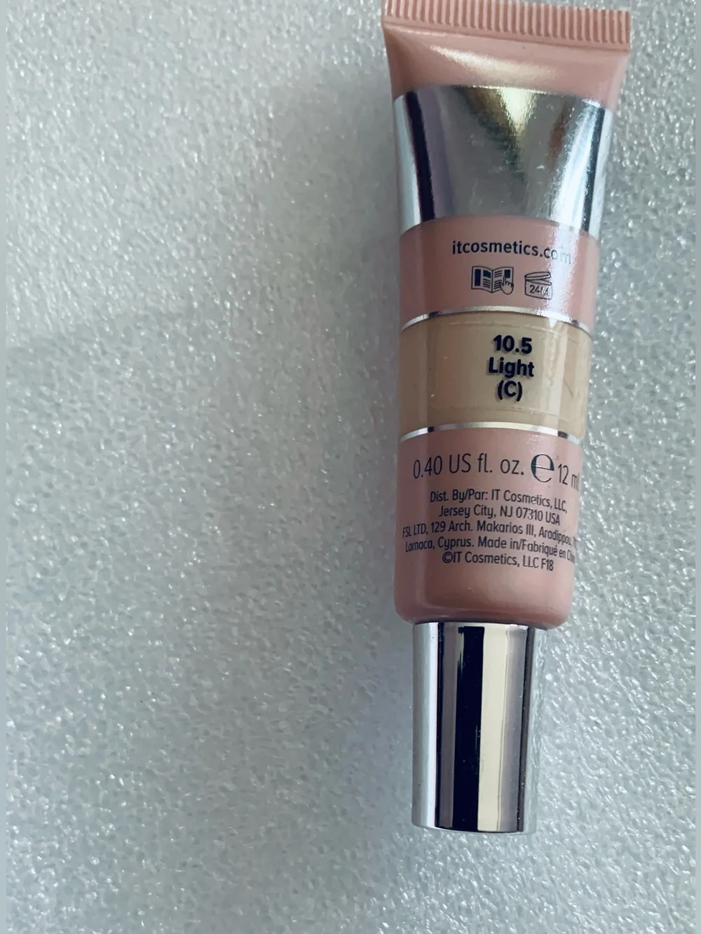 it cosmetics Bye Bye Under Eye Illumination Concealer Shade 10. 5 Light
